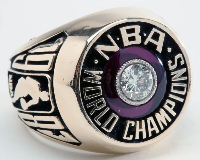 1983-Philadelphia-76ers-NBA-Championship-rings.jpg